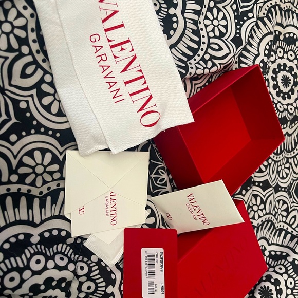 BNWT Valentino Rock stud wallet in 097 Denim. - Picture 10 of 16